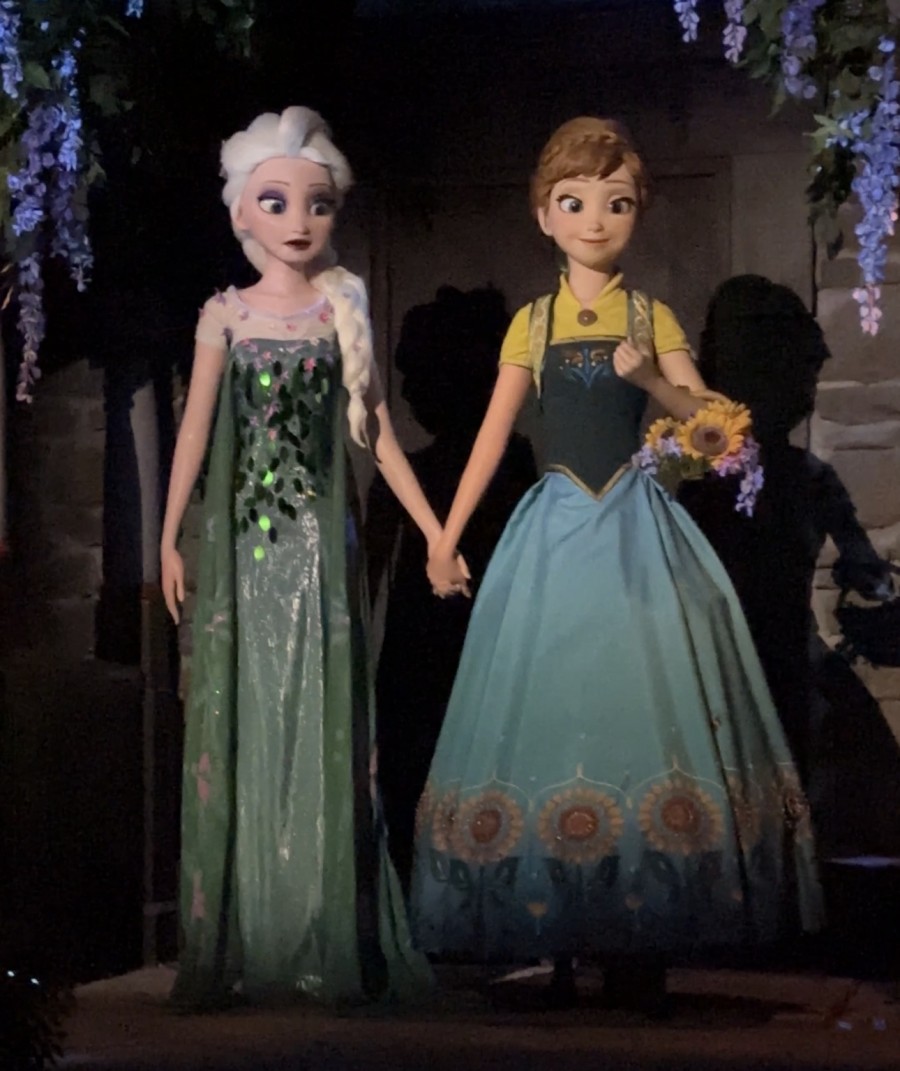 Out with the projections, in with the magic! - New update to Elsa and Anna