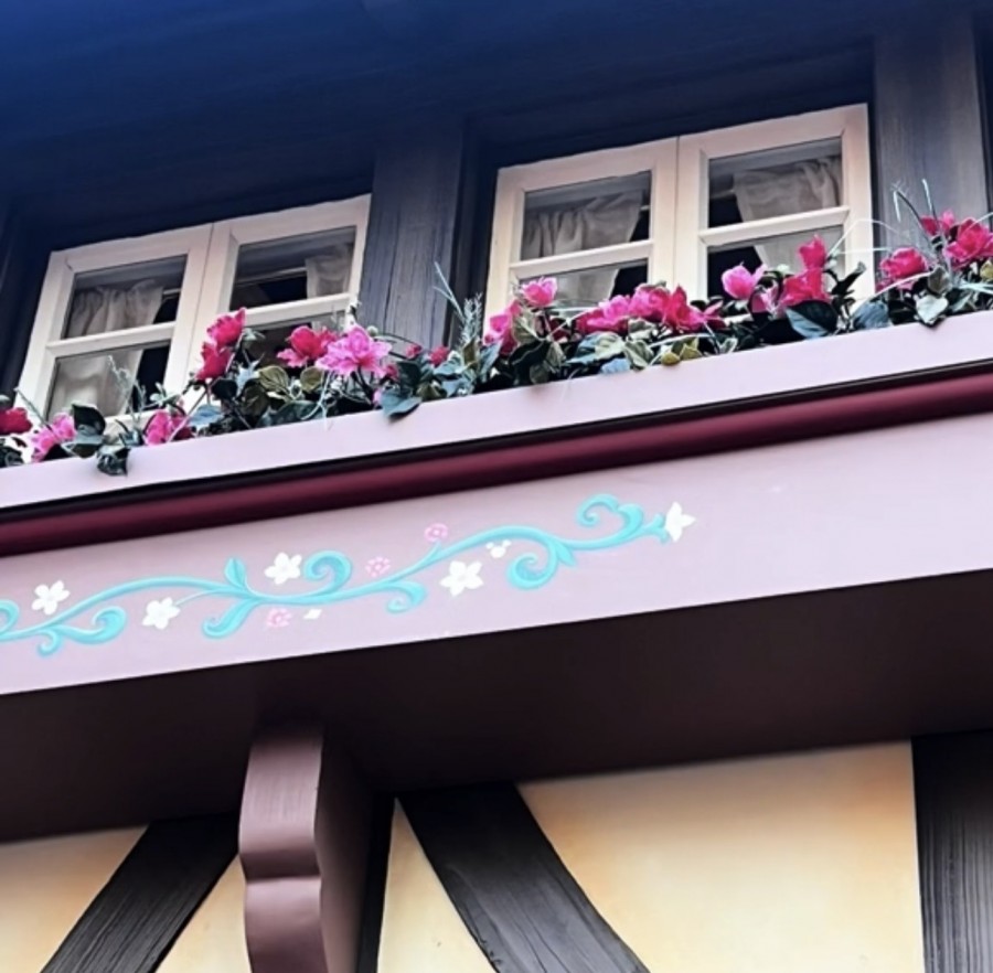 Hidden Mickey Floral Surprise in Liberty Square