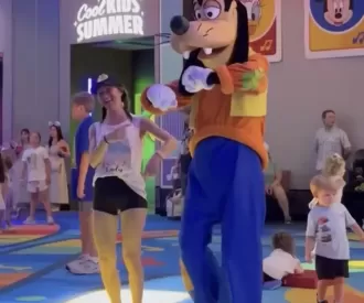 Goofy Shows Off His Moves!